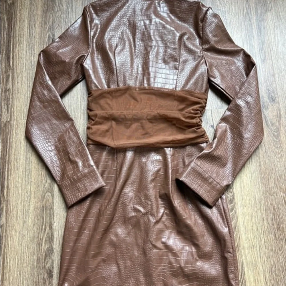 . Brown Textured Long Sleeve Dress - Picture 3 of 5